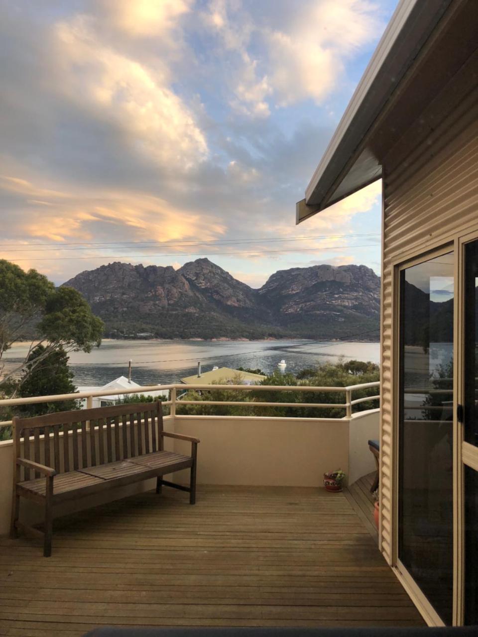 Freycinet Beach House โคลส์เบย์ ภายนอก รูปภาพ