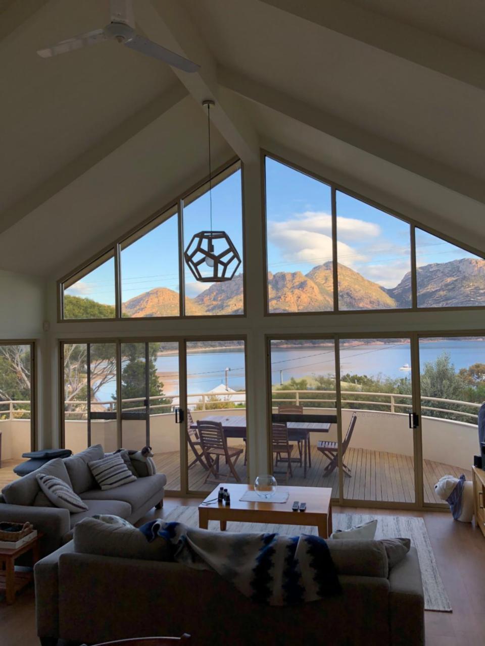 Freycinet Beach House โคลส์เบย์ ภายนอก รูปภาพ